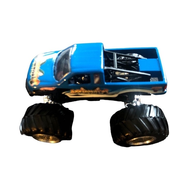 Lot of 4 Hot Wheels Monster Jam Trucks T-Maxx Grave Digger Scarlet Bandit + 1 - Picture 8 of 15